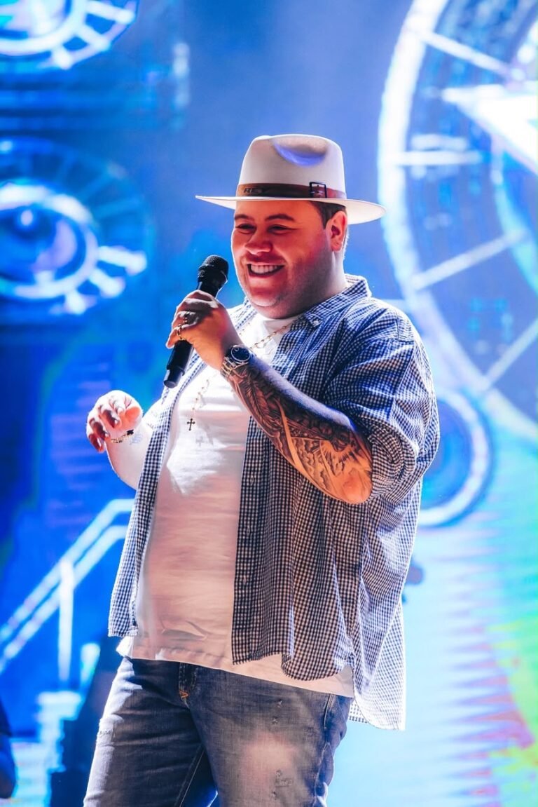 Primeira noite do Circuito Luiz Gonzaga reúne multidão com show exclusivo de Bell Marques, piseiro de Rey Vaqueiro e forró de Mestrinho no São João de Cruz