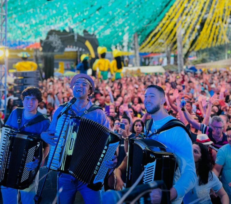 Chambinho do Acordeon fez todo mundo dançar e cantar no Vem São João